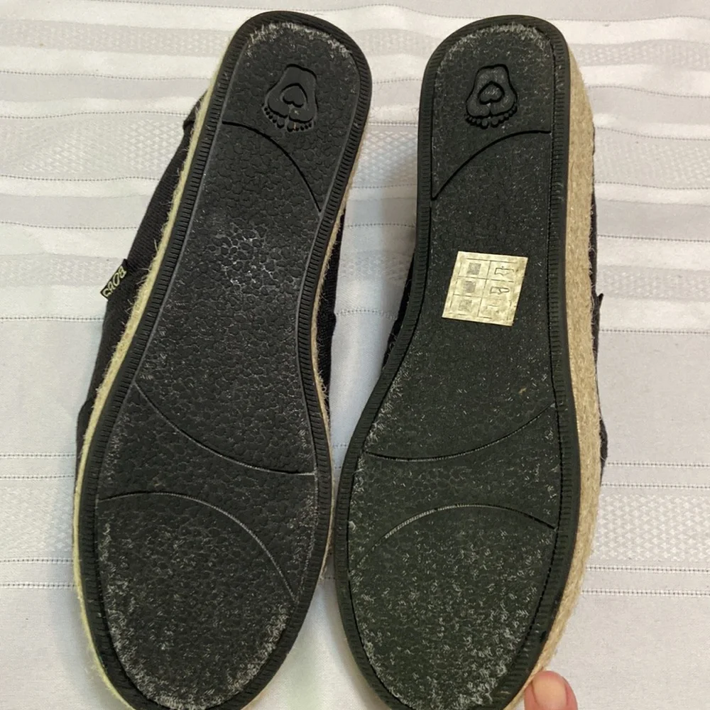 Bobs Skechers with Memory Foam & Arch Pillow Womens Slip On Loafer- size 8.5
